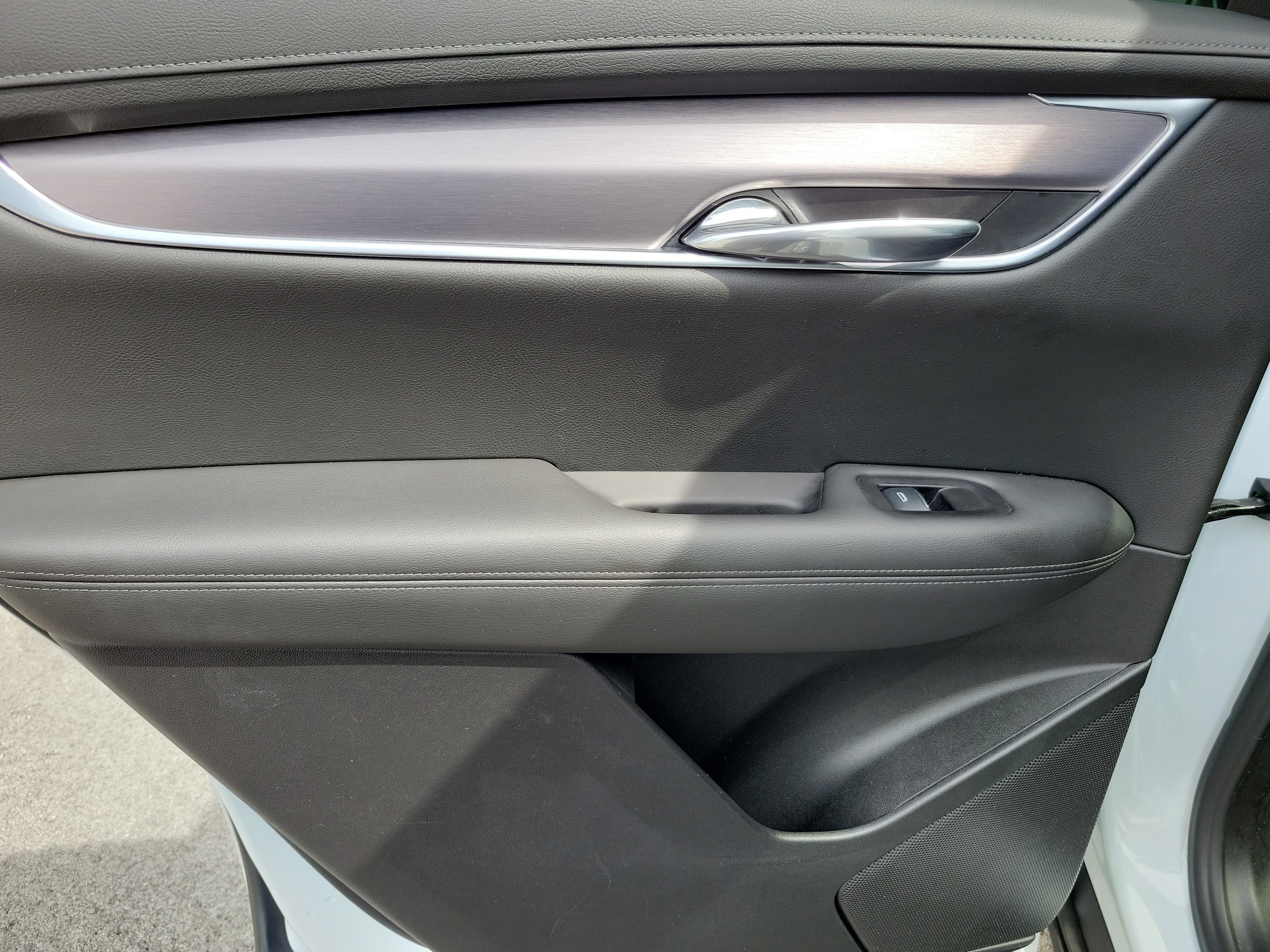 Used 2025 Cadillac XT6 Luxury FWD image 12