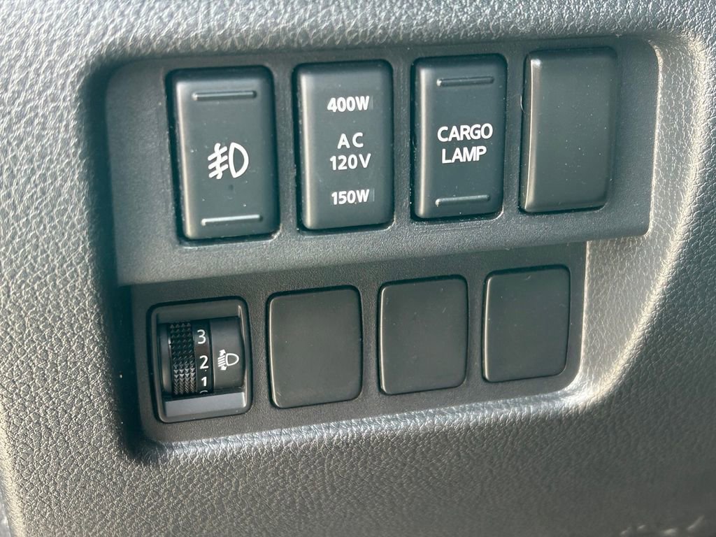 Used 2019 Nissan Titan SV w/ SV Convenience Package AWD/4WD image 23