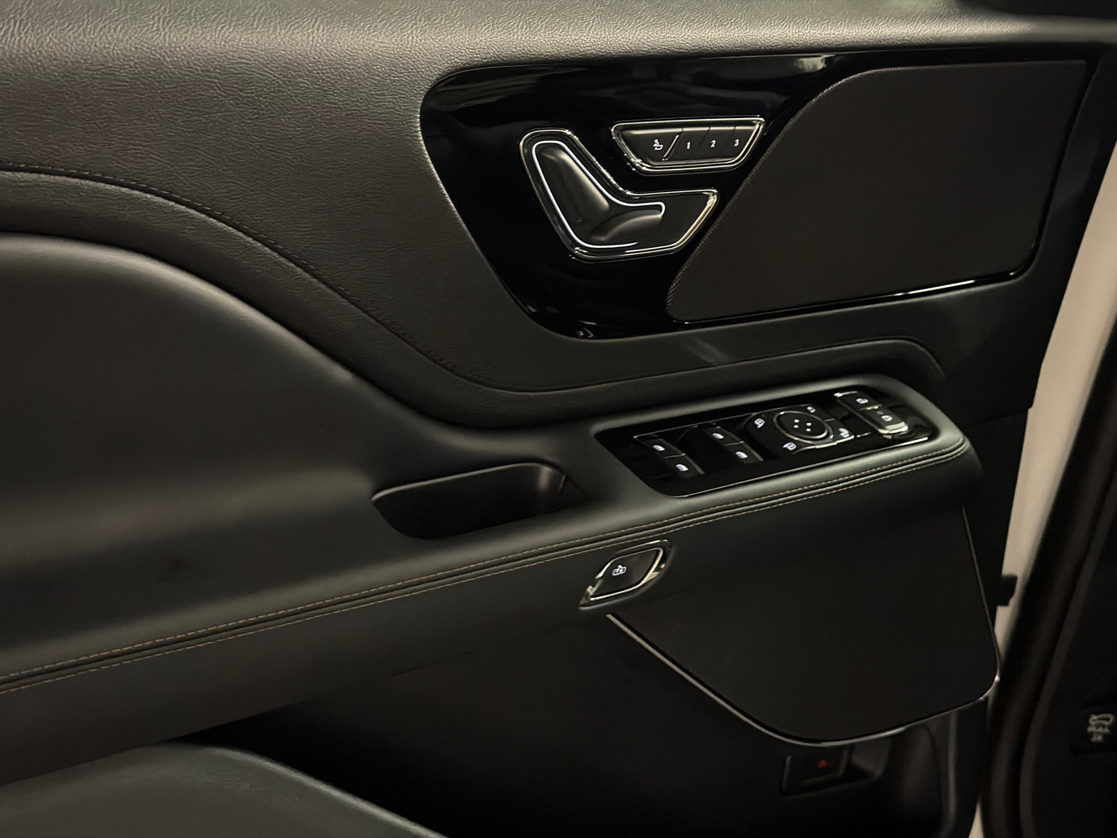 New 2027 Lincoln Aviator AWD image 20