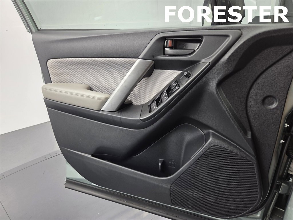 Used 2017 Subaru Forester 2.5i w/ Alloy Wheel Package image 27