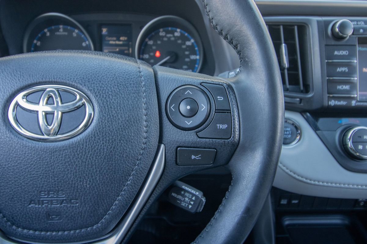 Used 2018 Toyota RAV4 XLE image 32