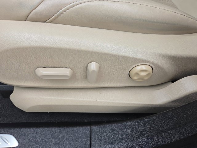 Used 2019 Buick Envision Essence FWD image 23