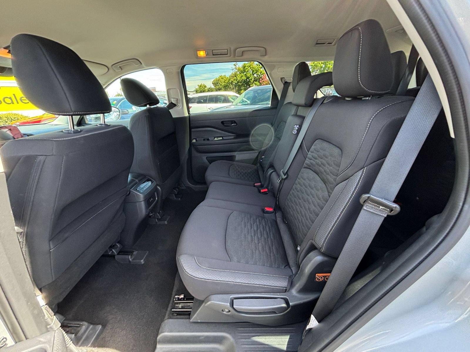 Used 2025 Nissan Pathfinder SV AWD/4WD image 27