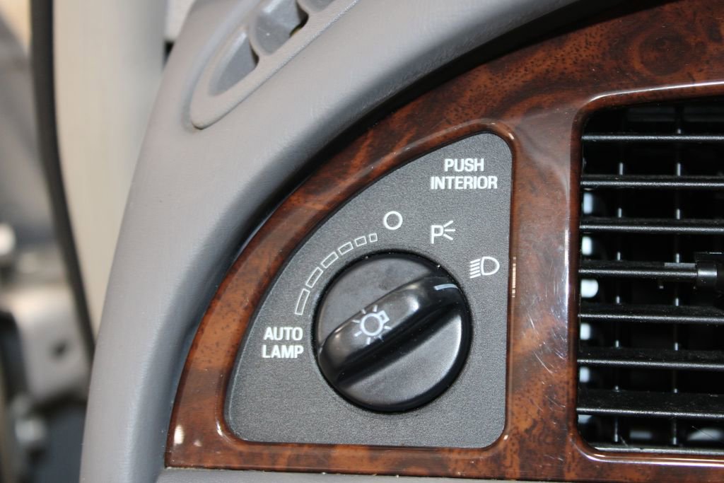 Used 2002 Lincoln Town Car Executive image 42