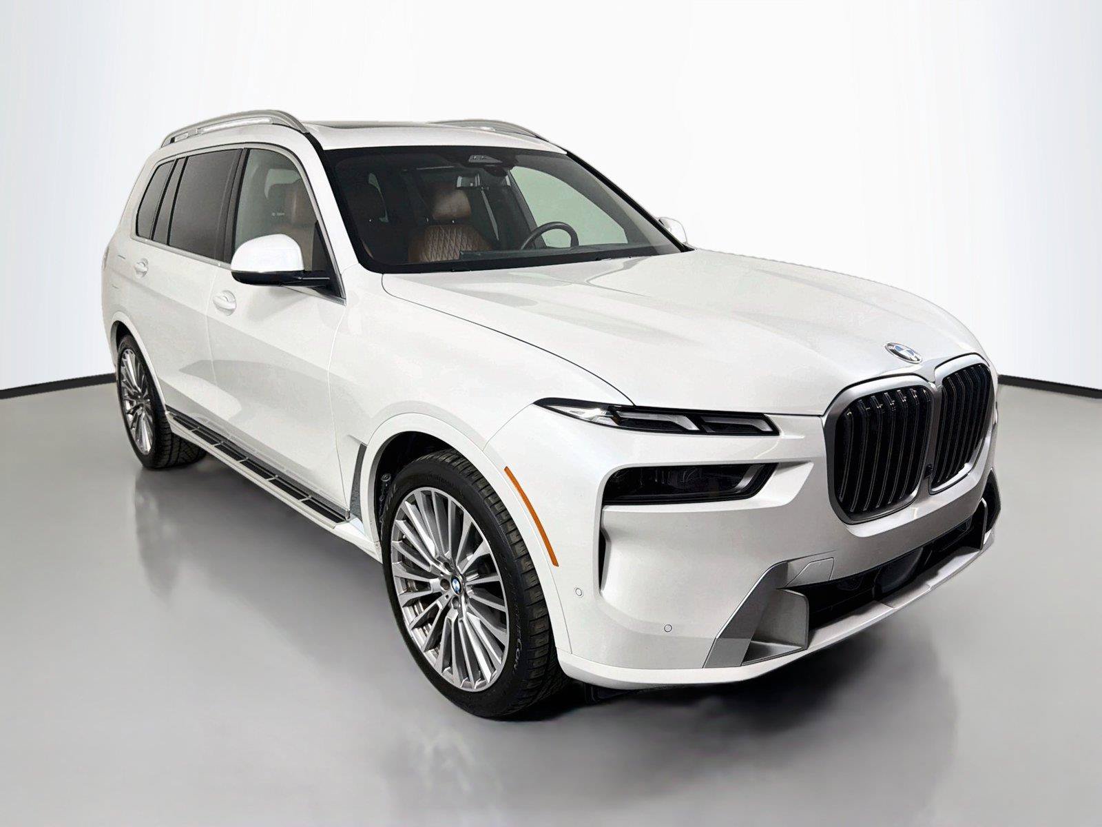 Used 2024 BMW X7 xDrive40i w/ Premium Package AWD/4WD image 3