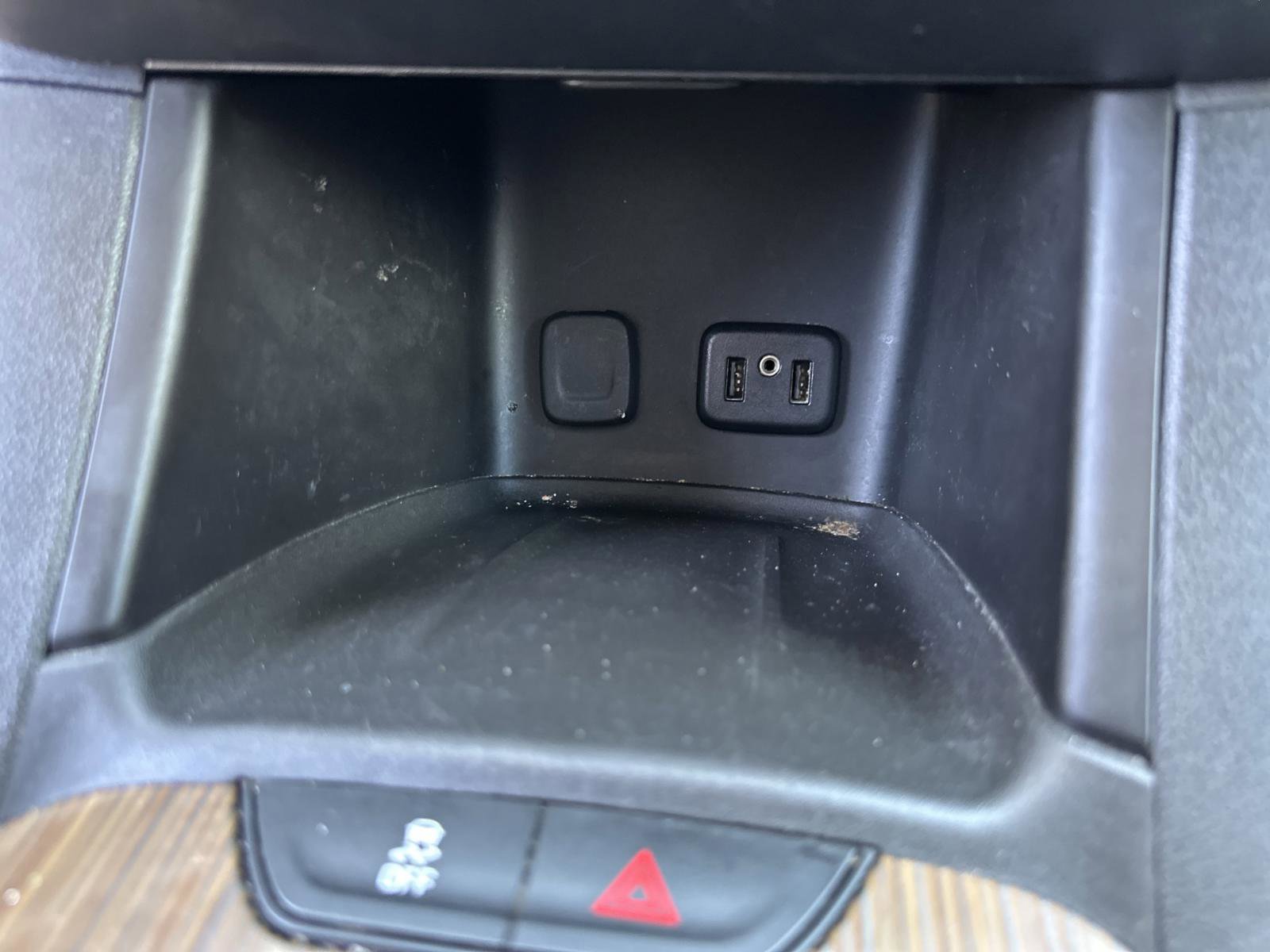 Used 2019 GMC Acadia SLE FWD image 27