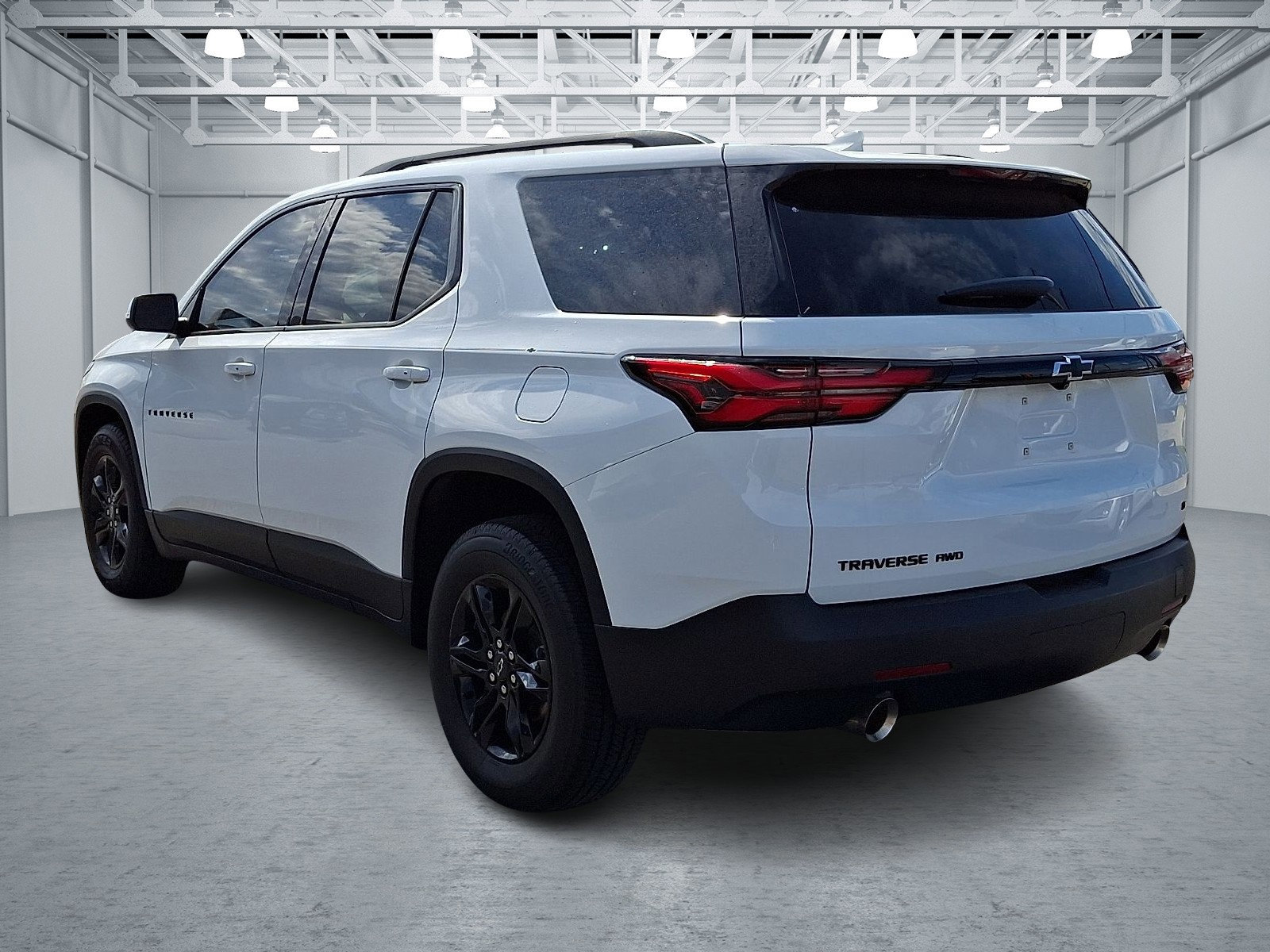 Used 2023 Chevrolet Traverse LT w/ Midnight/Sport Edition image 4