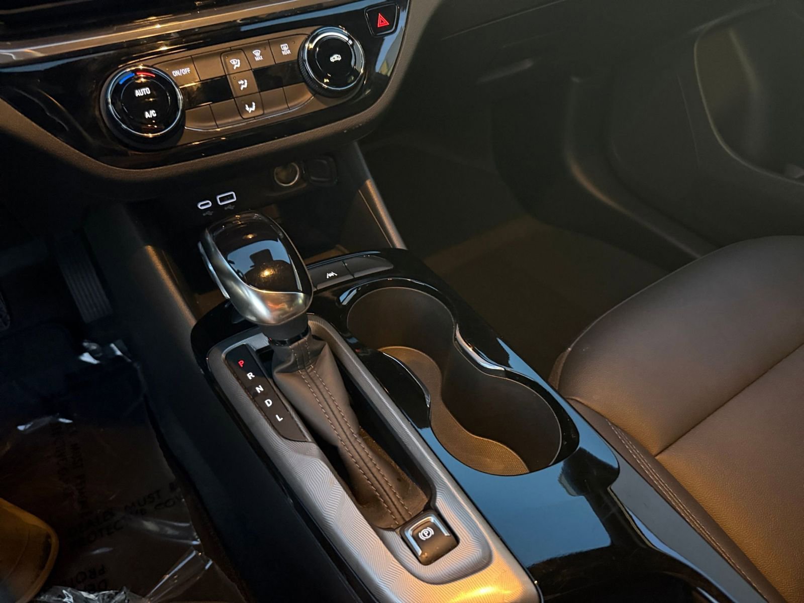 Used 2025 Buick Envista Sport Touring image 36