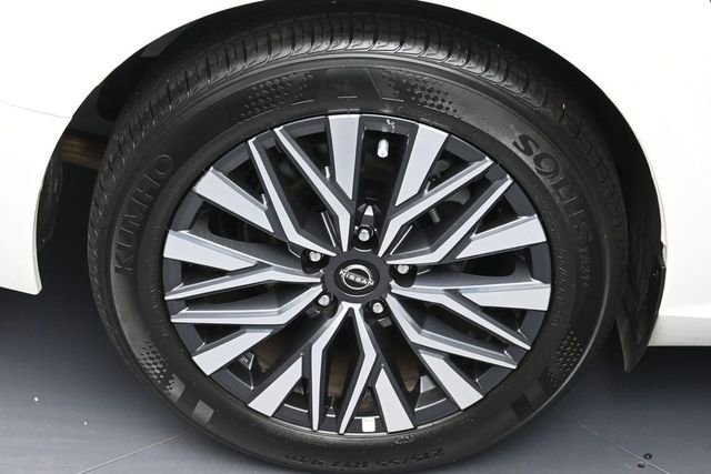 Used 2025 Nissan Altima 2.5 SV FWD image 5