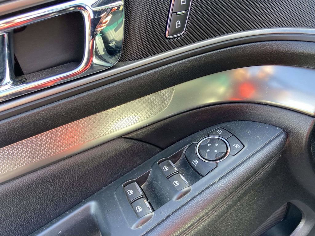 Used 2018 Ford Explorer XLT w/ Equipment Group 201A image 18