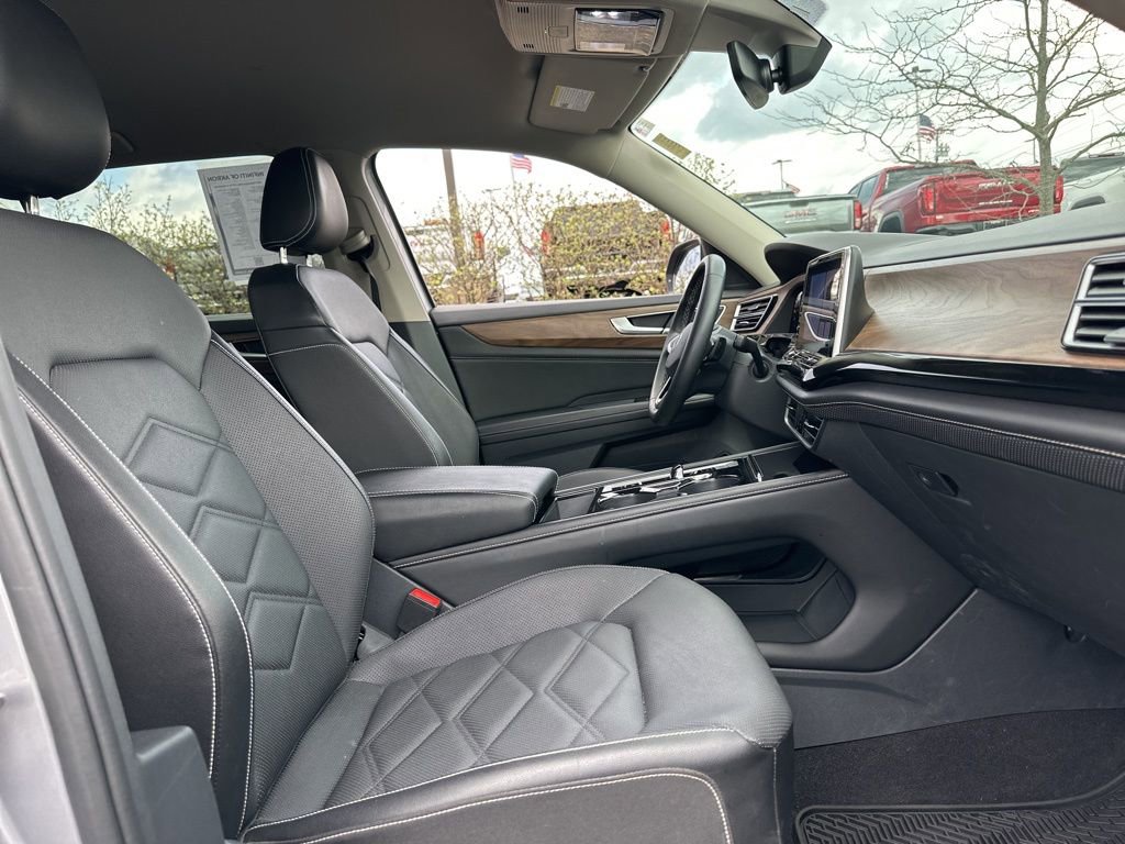 Used 2024 Volkswagen Atlas SE AWD/4WD image 26