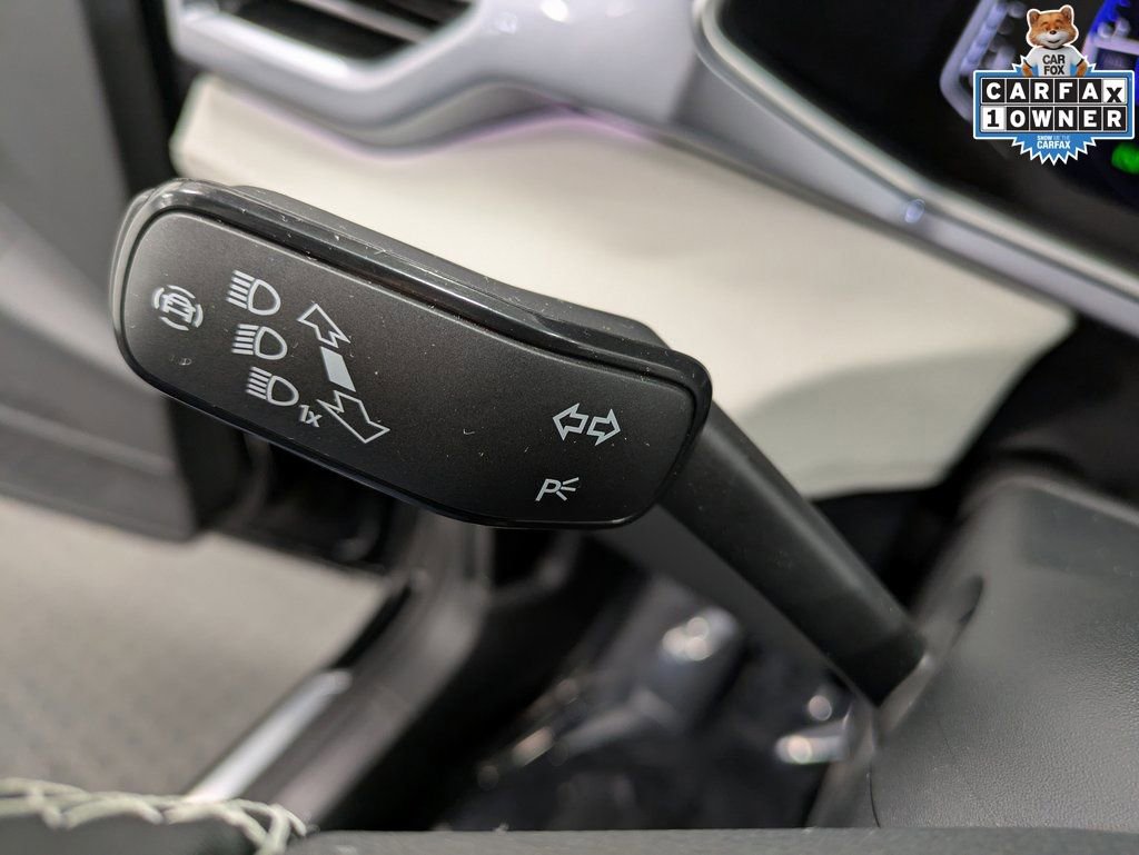 Used 2025 Volkswagen Taos SEL w/ Black Wheel Plus Package image 19