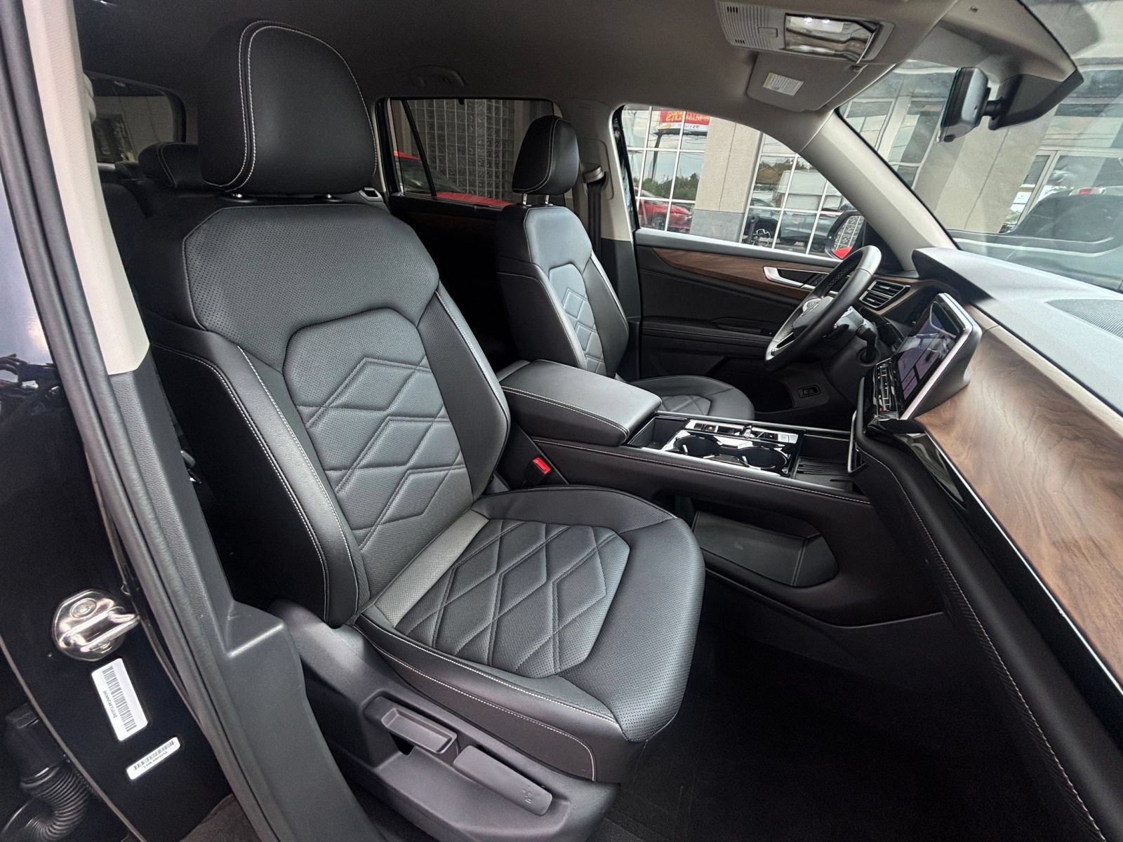 Used 2026 Volkswagen Atlas SE FWD image 34