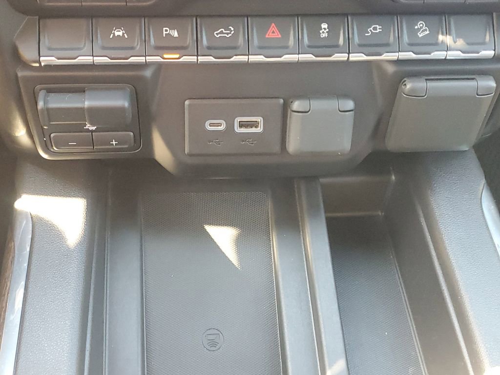 Used 2022 GMC Sierra 1500 Denali w/ Driver Alert Package II AWD/4WD image 29