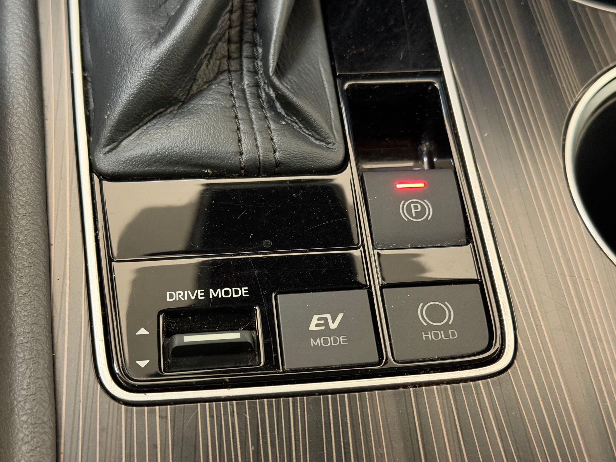 Used 2021 Toyota Sienna Limited image 32