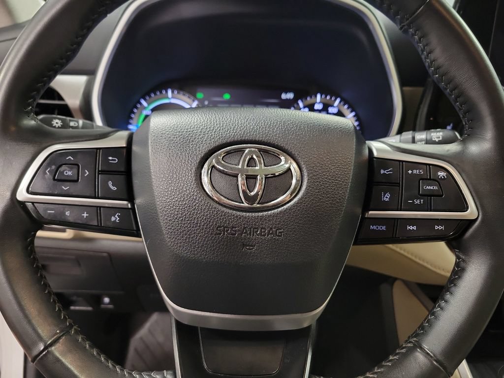 Used 2024 Toyota Highlander XLE AWD/4WD image 19