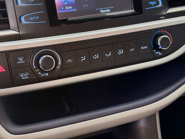 Used 2019 Toyota Highlander LE FWD image 18