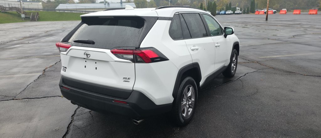 Used 2025 Toyota RAV4 XLE AWD/4WD image 12