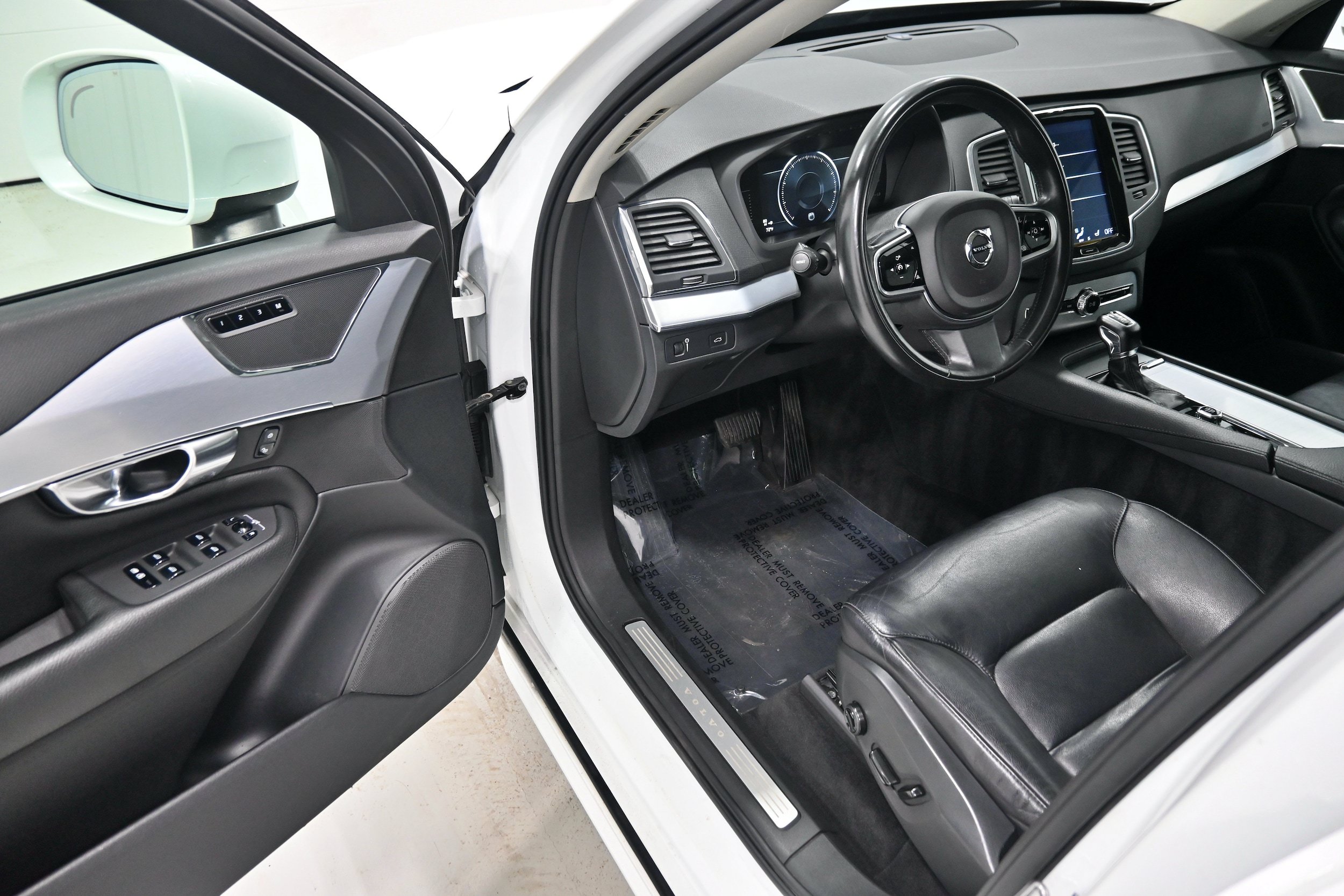 Used 2018 Volvo XC90 T5 Momentum AWD/4WD image 4