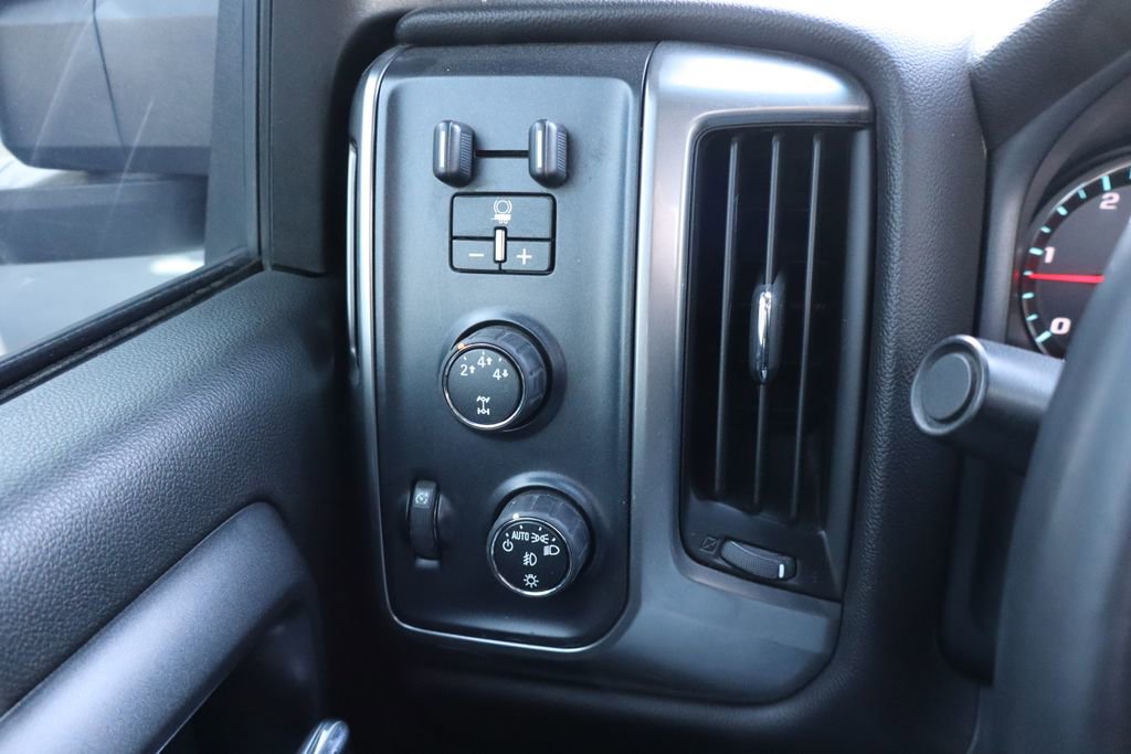 Used 2016 Chevrolet Silverado 2500 LT w/ LT Convenience Package AWD/4WD image 9