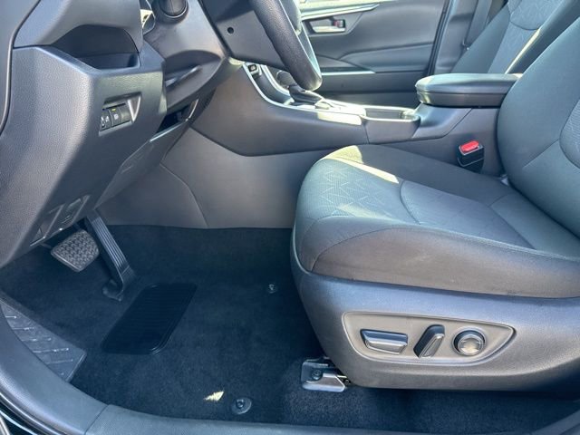 Used 2025 Toyota RAV4 XLE image 24