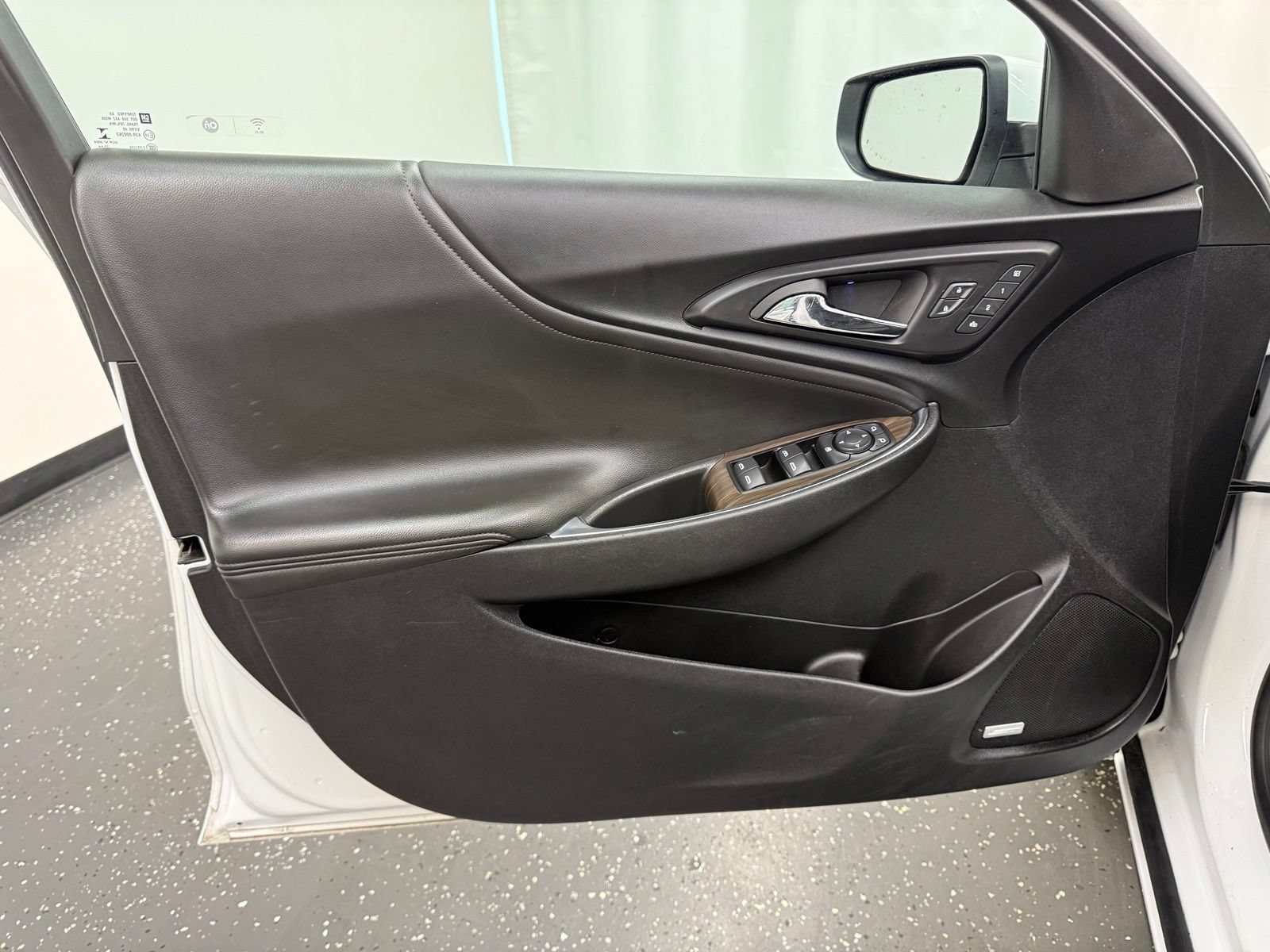 Used 2024 Chevrolet Malibu LT FWD image 9
