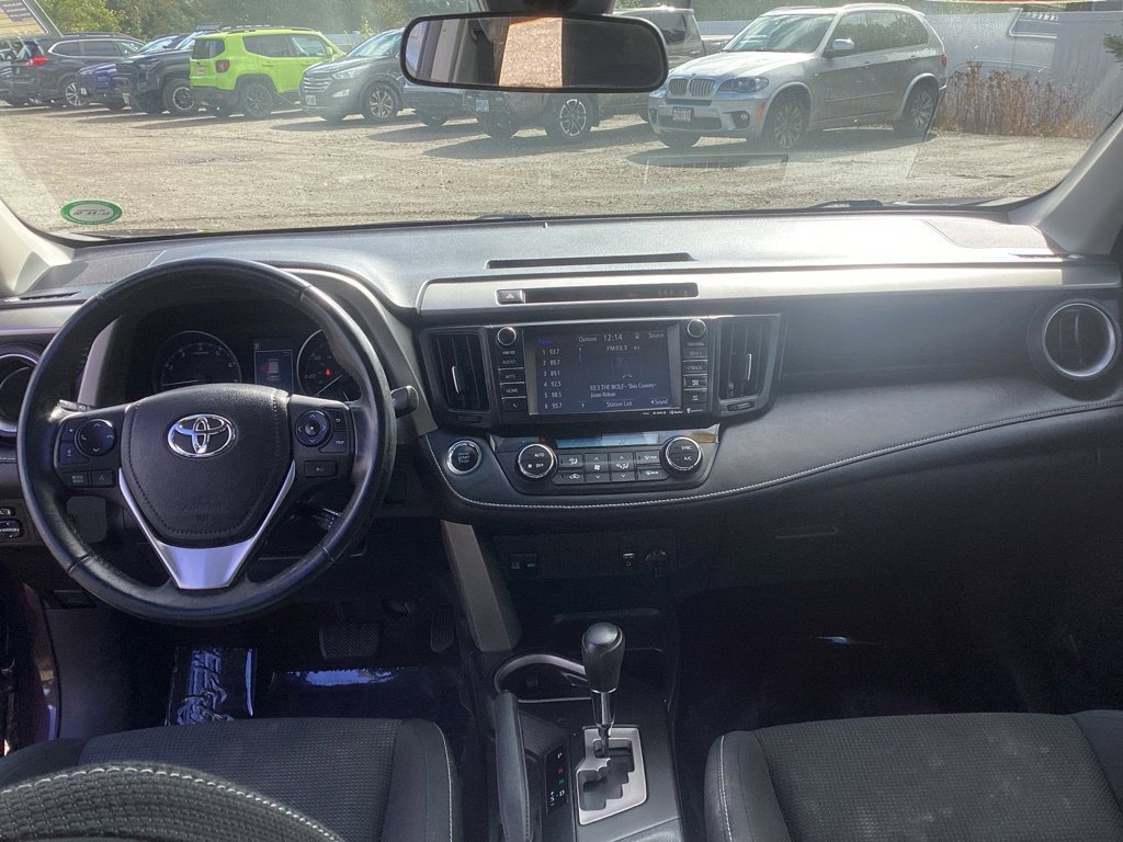 Used 2017 Toyota RAV4 XLE AWD/4WD image 16