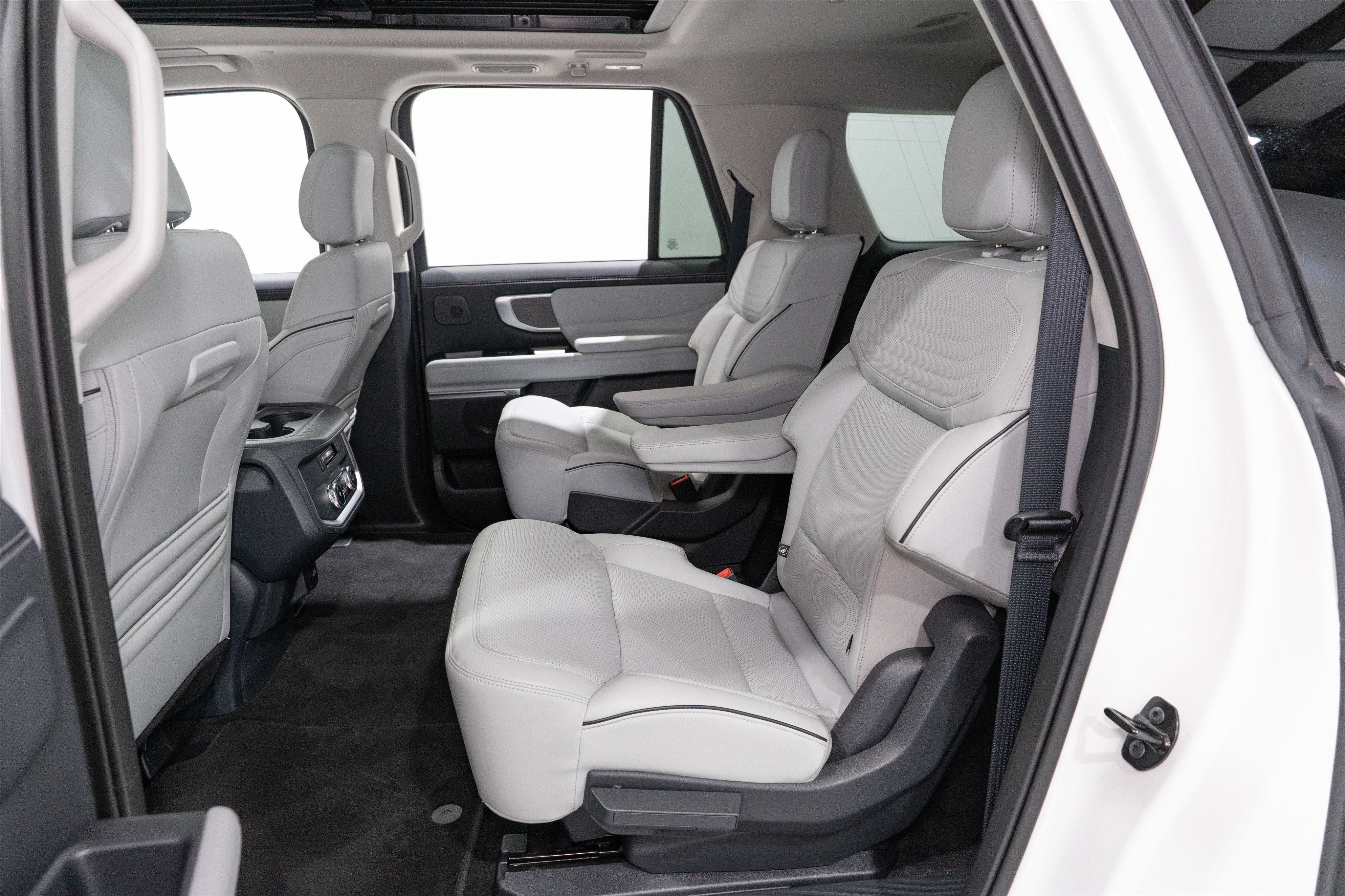 Used 2025 Ford Expedition Max Platinum w/ Platinum Ultimate Package AWD/4WD image 33