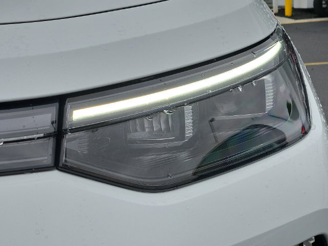 Certified 2025 Volkswagen Tiguan SE AWD/4WD image 9