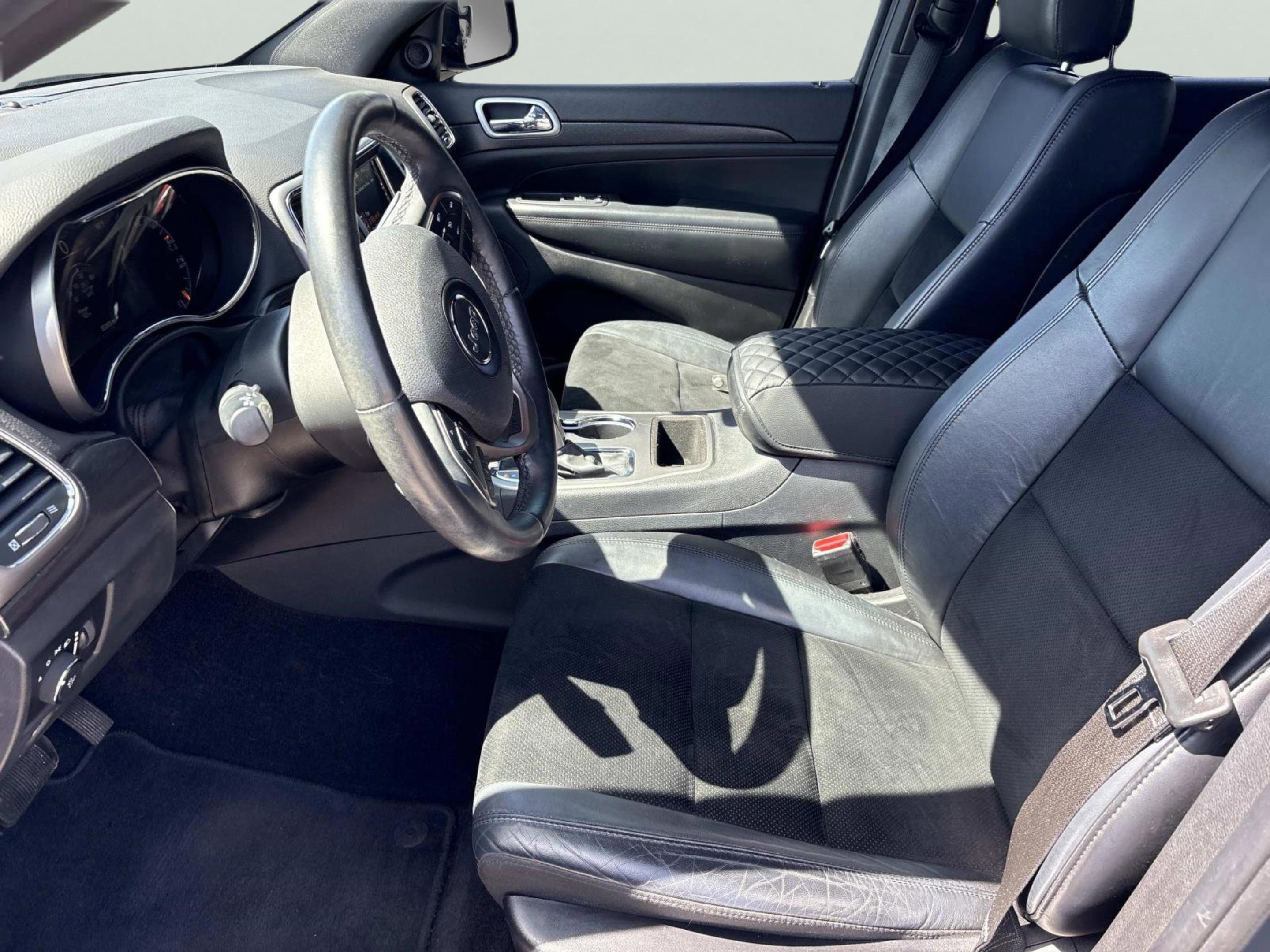 Used 2018 Jeep Grand Cherokee Altitude image 25