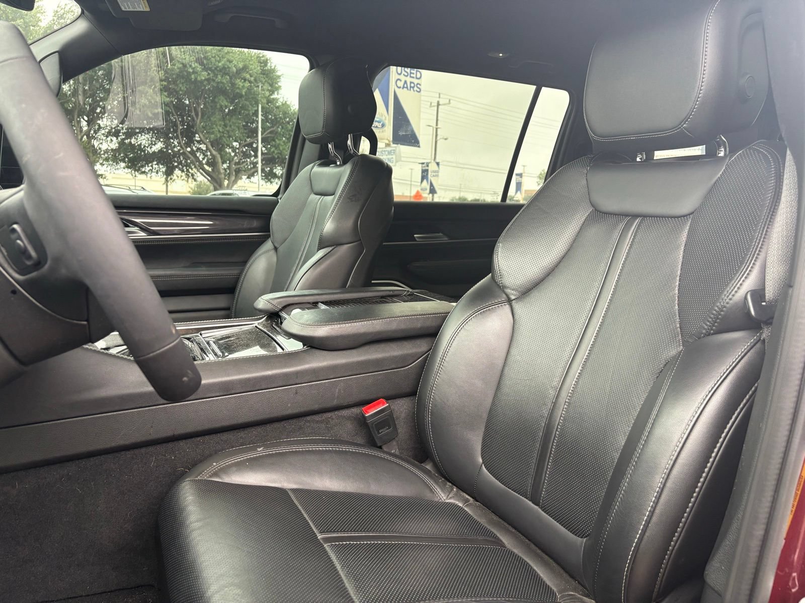 Used 2024 Jeep Wagoneer 2WD image 16