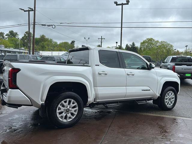 Certified 2025 Toyota Tacoma SR5 AWD/4WD image 9
