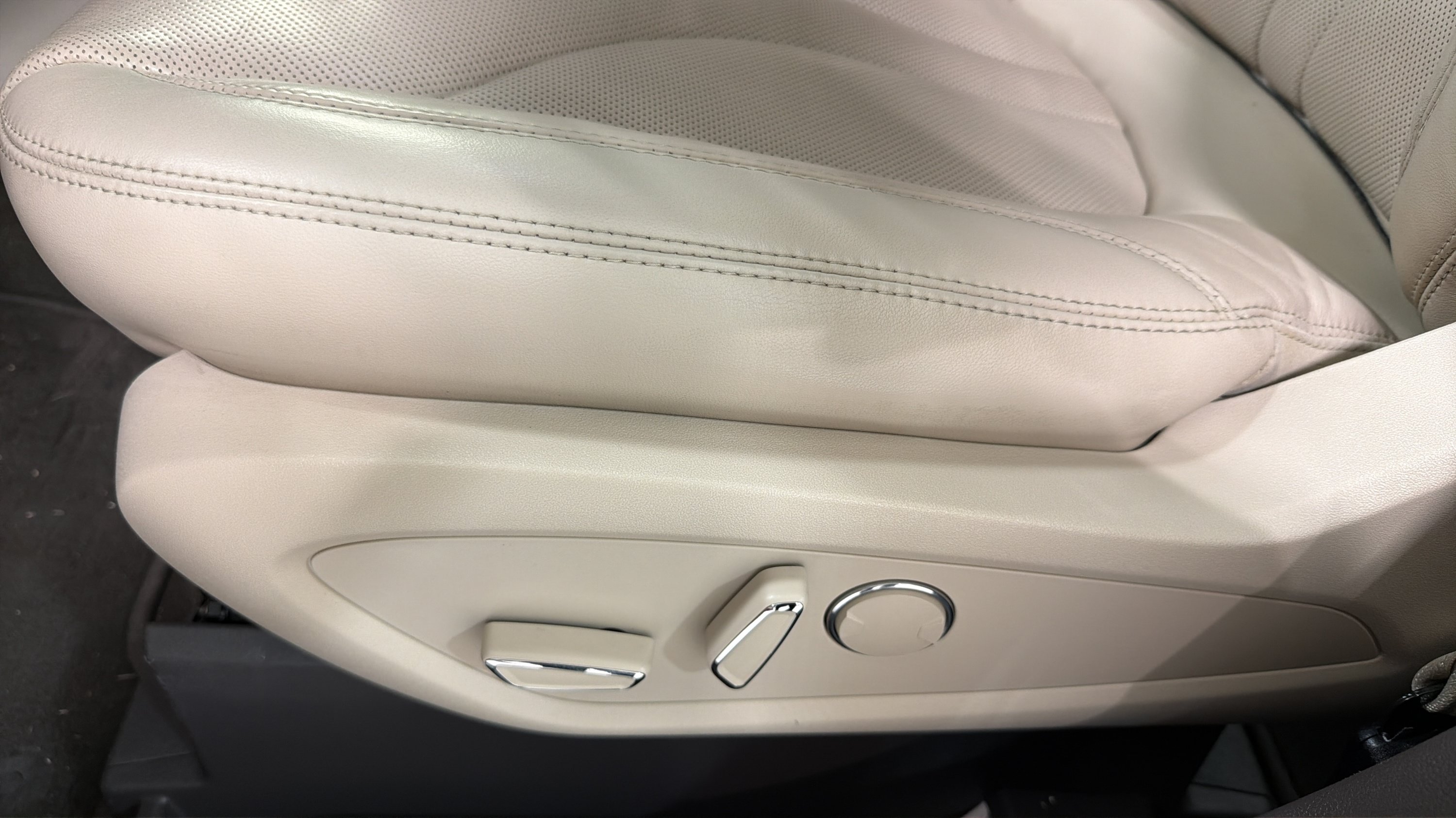Used 2020 Lincoln Nautilus Reserve FWD image 10