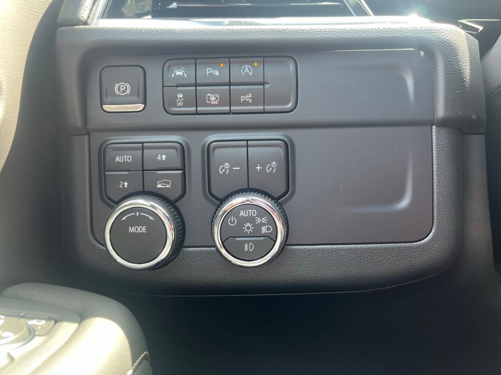 New 2025 Chevrolet Suburban Premier image 28