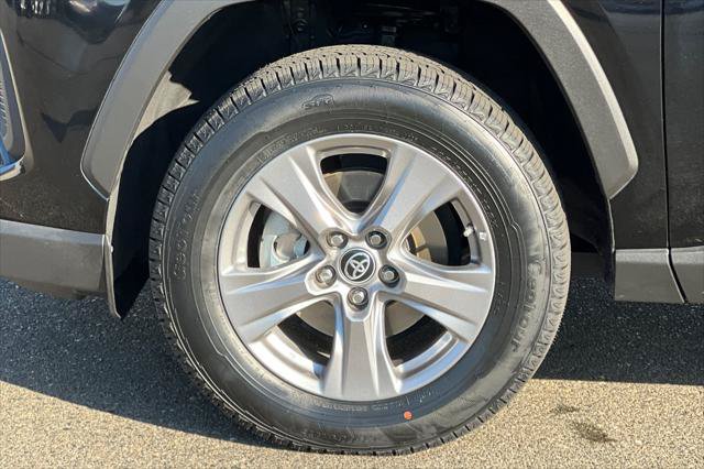 Certified 2023 Toyota RAV4 LE AWD/4WD image 30