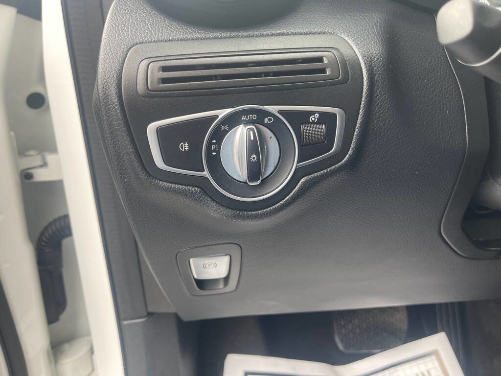 Used 2019 Mercedes-Benz GLC 300 4MATIC image 38