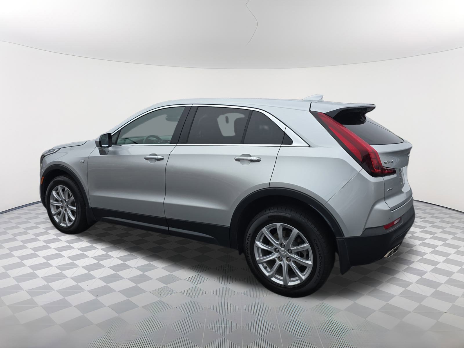 Used 2021 Cadillac XT4 Luxury w/ Cold Weather Package image 7