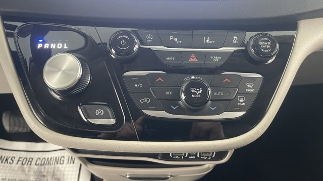 Used 2024 Chrysler Pacifica Touring-L image 41