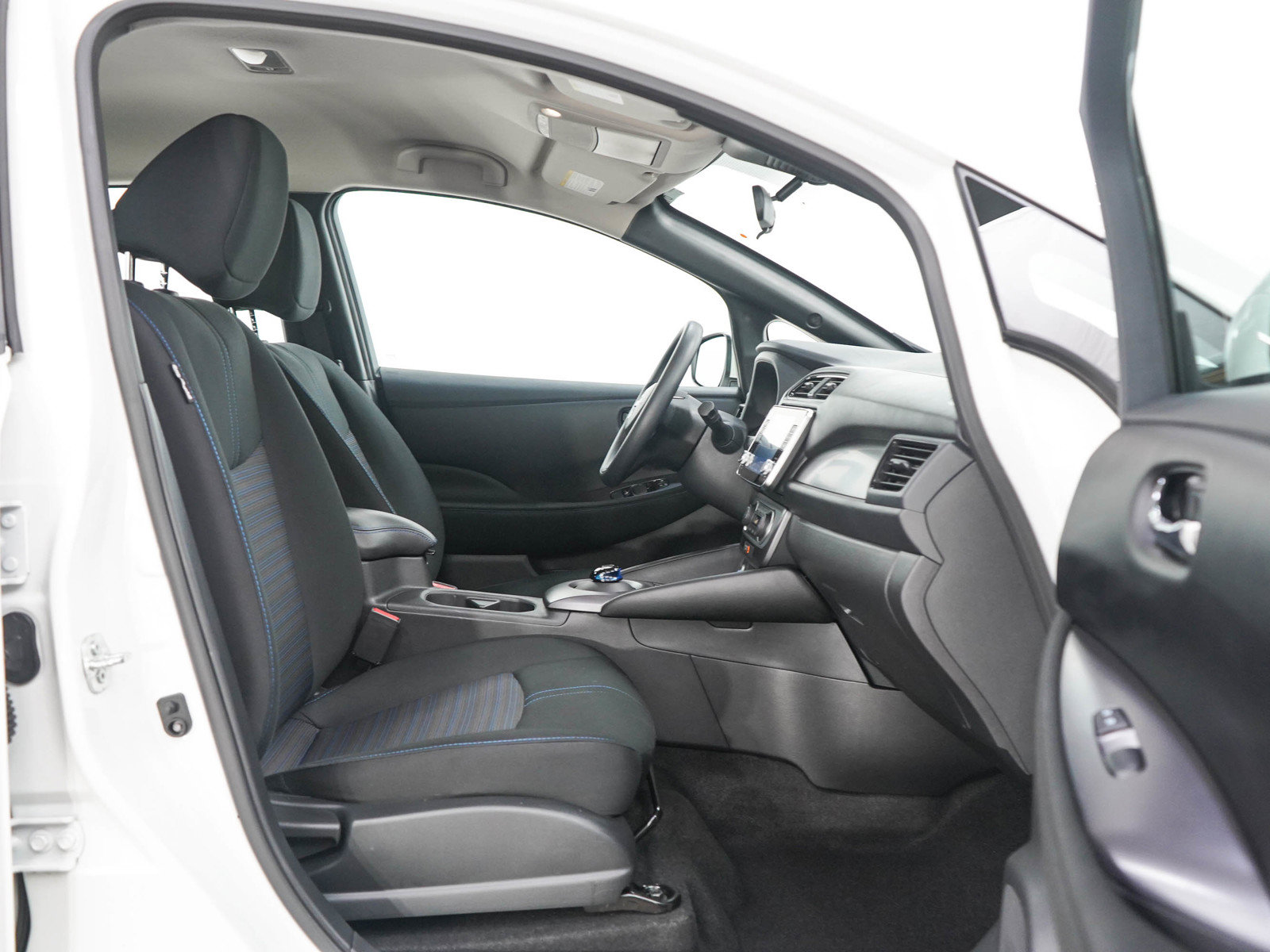 Used 2025 Nissan Leaf S FWD image 11