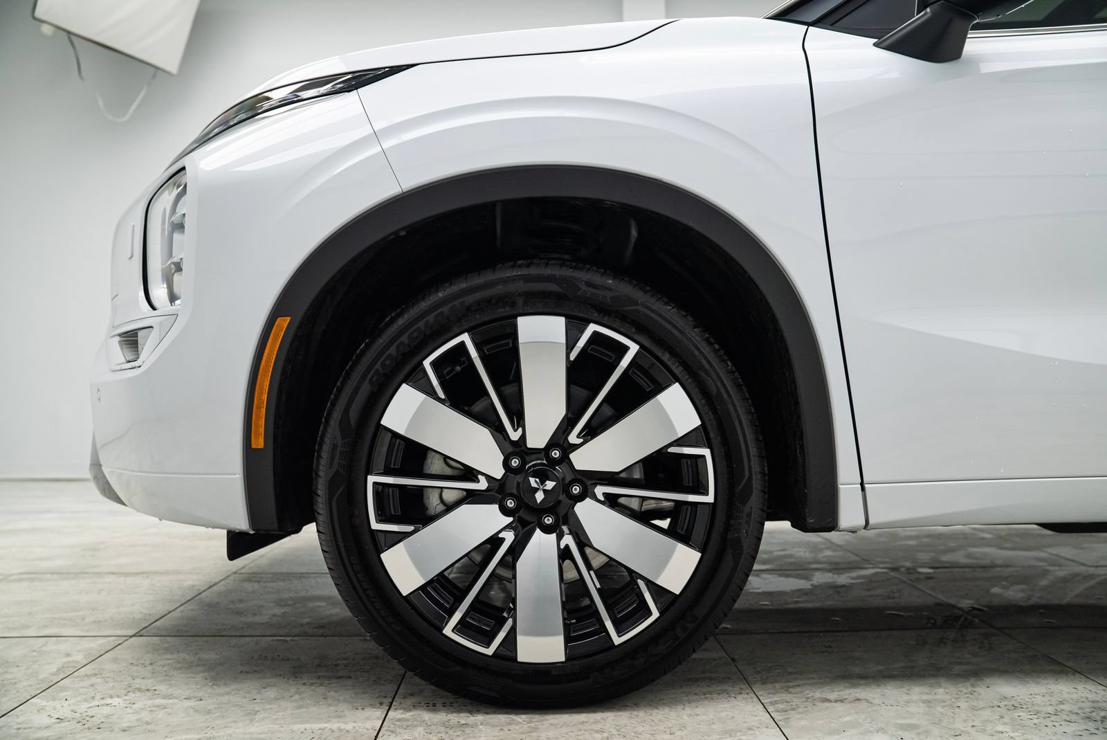 Used 2025 Mitsubishi Outlander ES AWD/4WD image 34