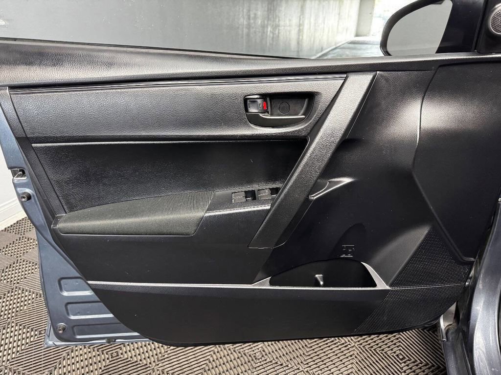 Used 2017 Toyota Corolla L FWD image 37