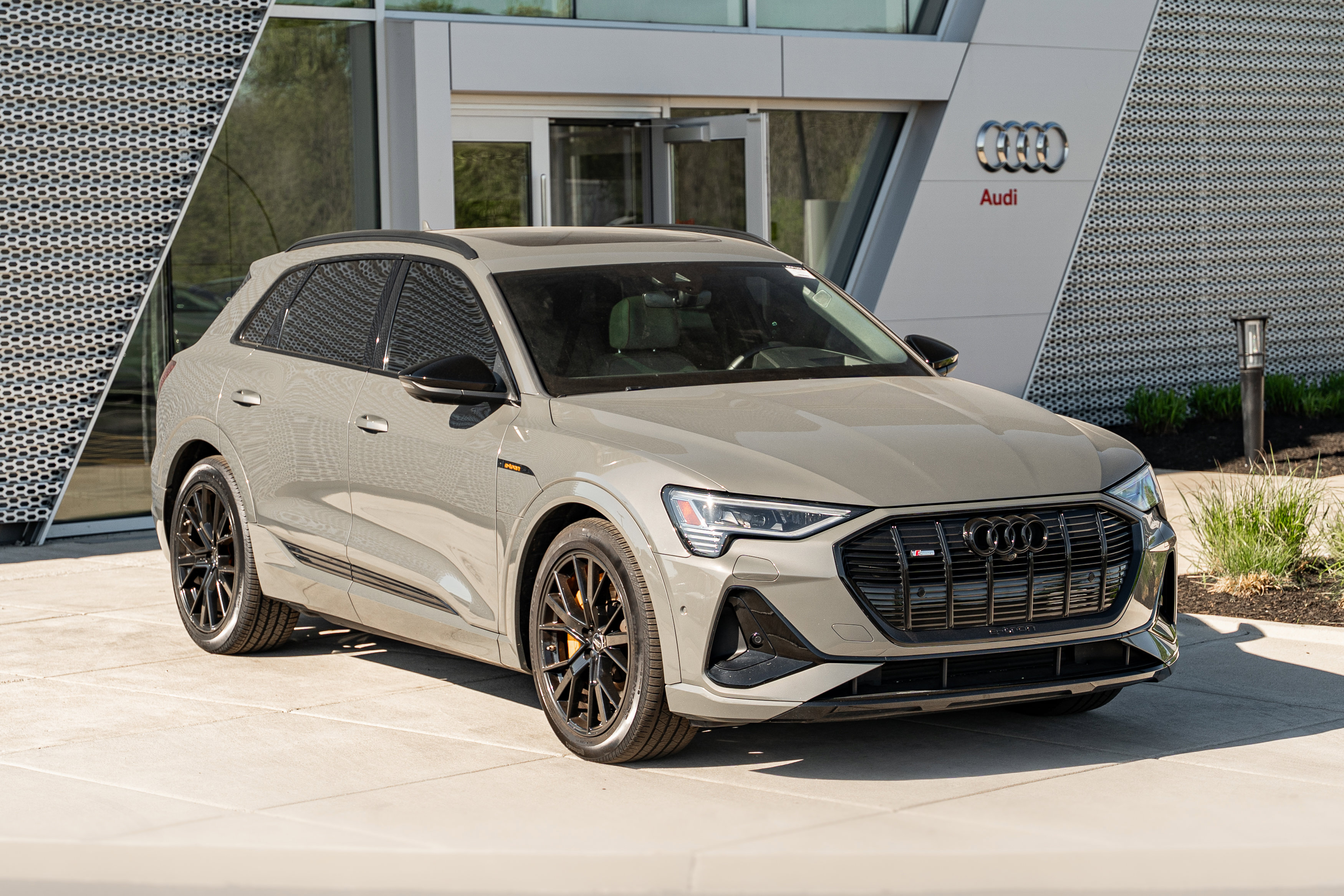 Certified 2023 Audi e-tron Chronos w/ Chronos Package AWD/4WD image 2