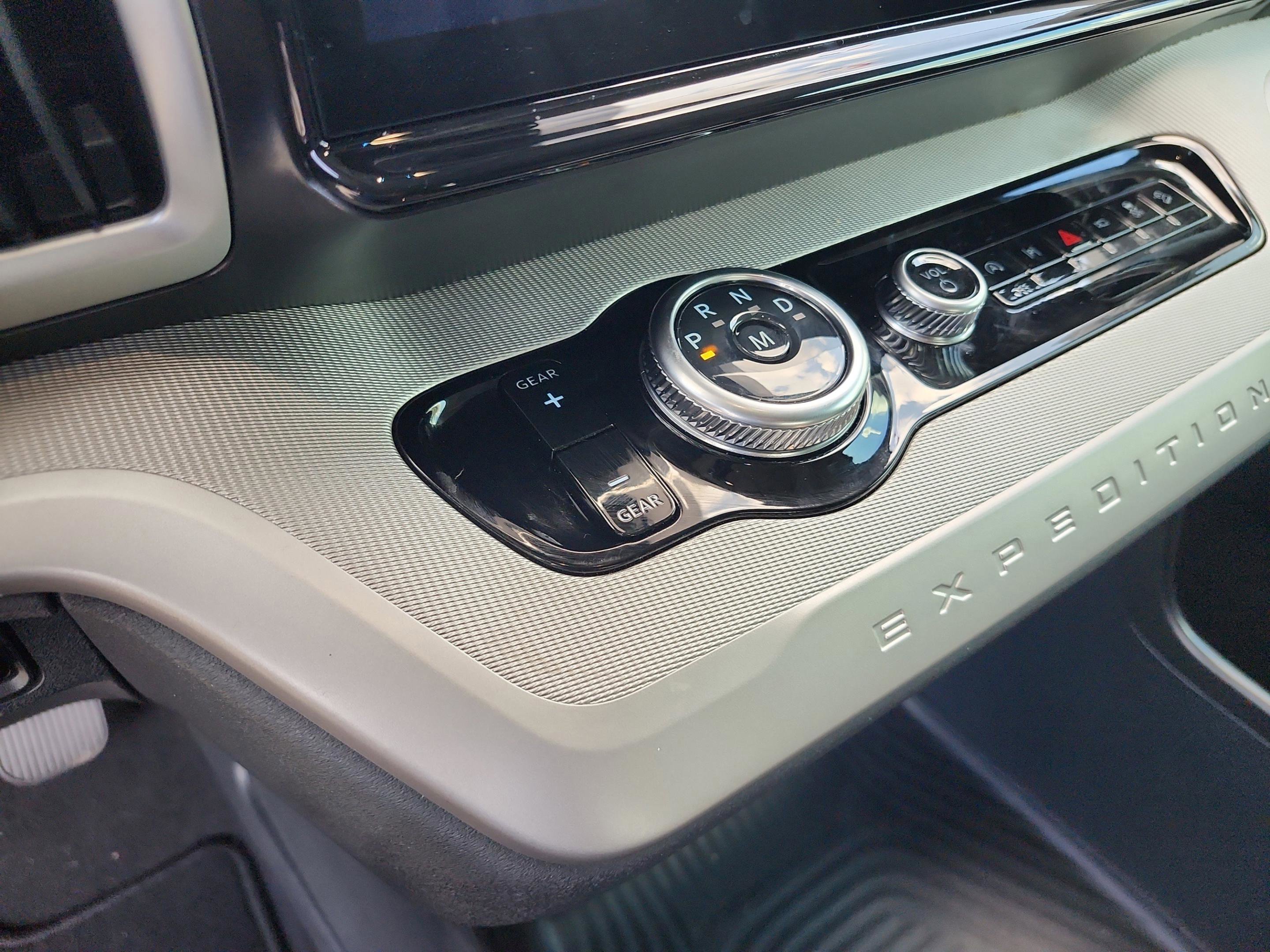 New 2025 Ford Expedition Active image 14