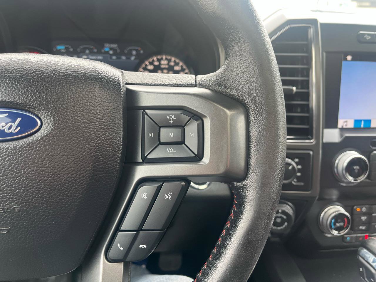 Used 2019 Ford F150 Lariat w/ Equipment Group 502A Luxury AWD/4WD image 15