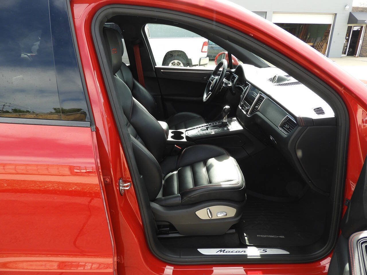 Used 2018 Porsche Macan GTS AWD/4WD image 34