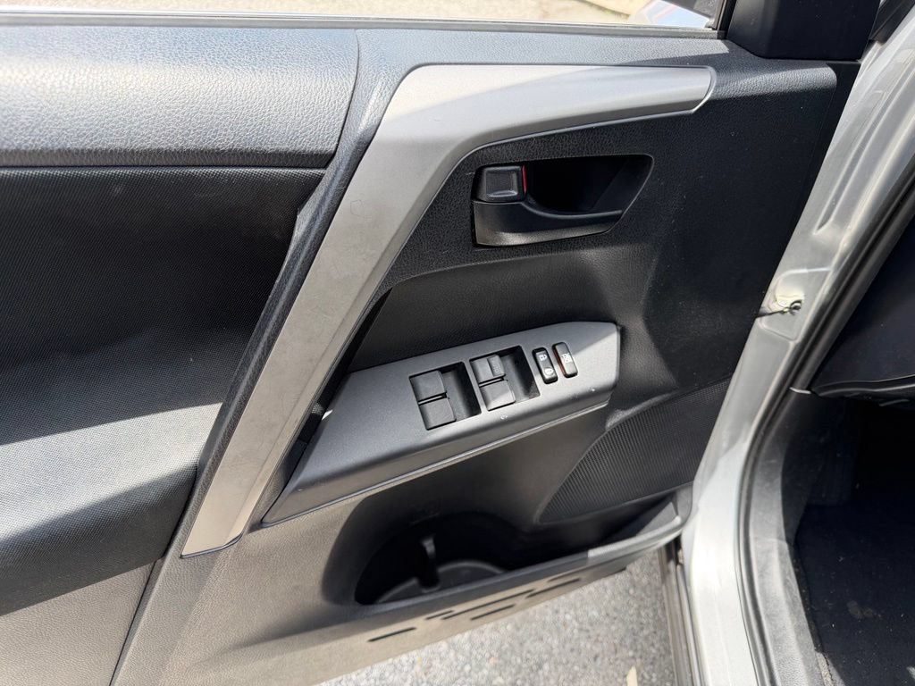 Used 2016 Toyota RAV4 LE FWD image 23