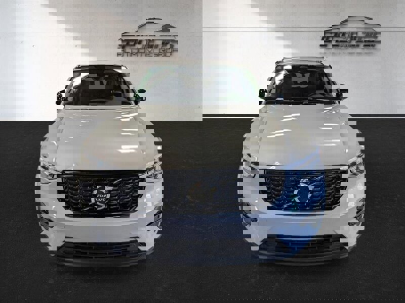 Used 2024 Volvo XC40 B5 Core image 6