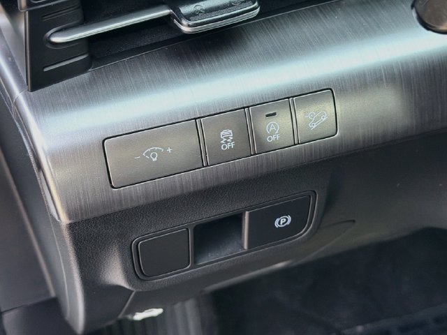 Certified 2025 Hyundai Kona SE FWD image 11