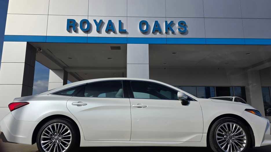 Used 2021 Toyota Avalon Limited w/ Advanced Safety Package image 1