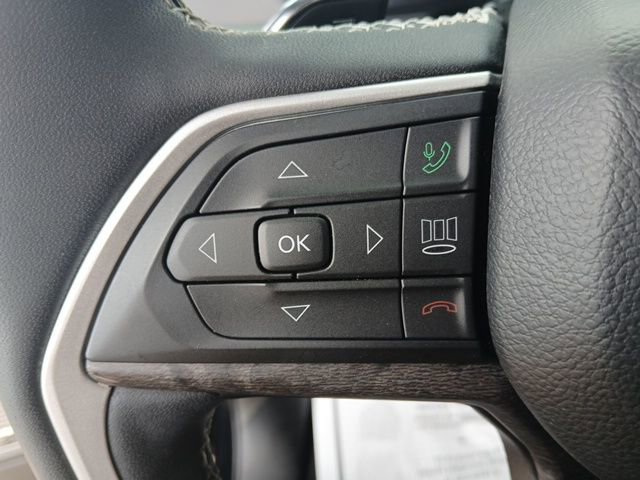 Used 2023 Jeep Grand Cherokee Limited w/ Black Appearance Package AWD/4WD image 15